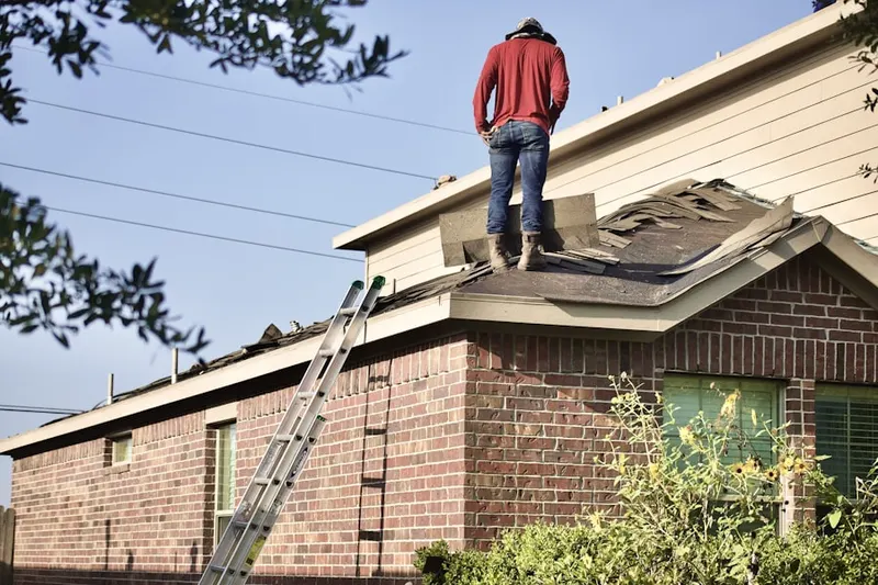 Professional roofer working on a residential roof in Weimar